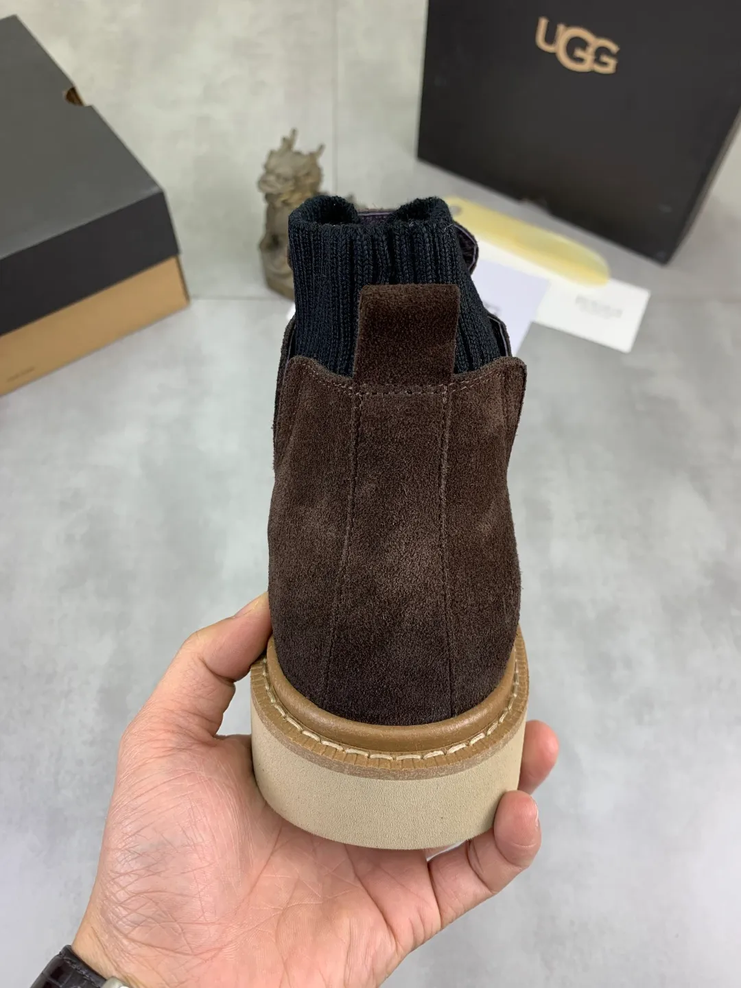 Men's men's shoes P620 New arrival🆕🆕🆕 IUGGI men's British retro Martin boots Winter new men's outdoor hiking boots First layer of cowhide on the outside Wool on the inside Comfortable and warm Rubber sole sole Non-slip and firm Trendy and fashionable Casual and versatile Size: 39-44 (customized for 45) Color: three colors